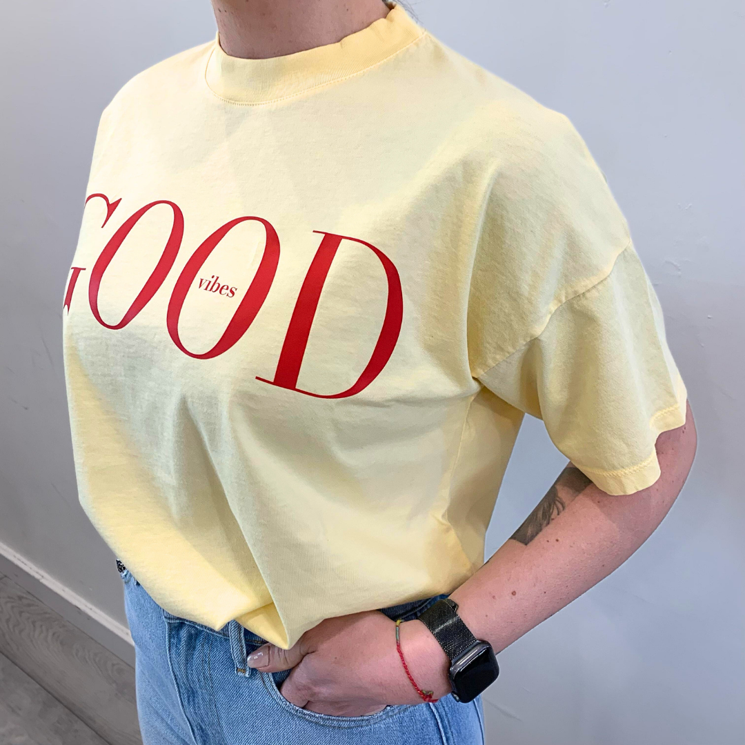 T-shirt over "Good vibes" giallo Vicolo