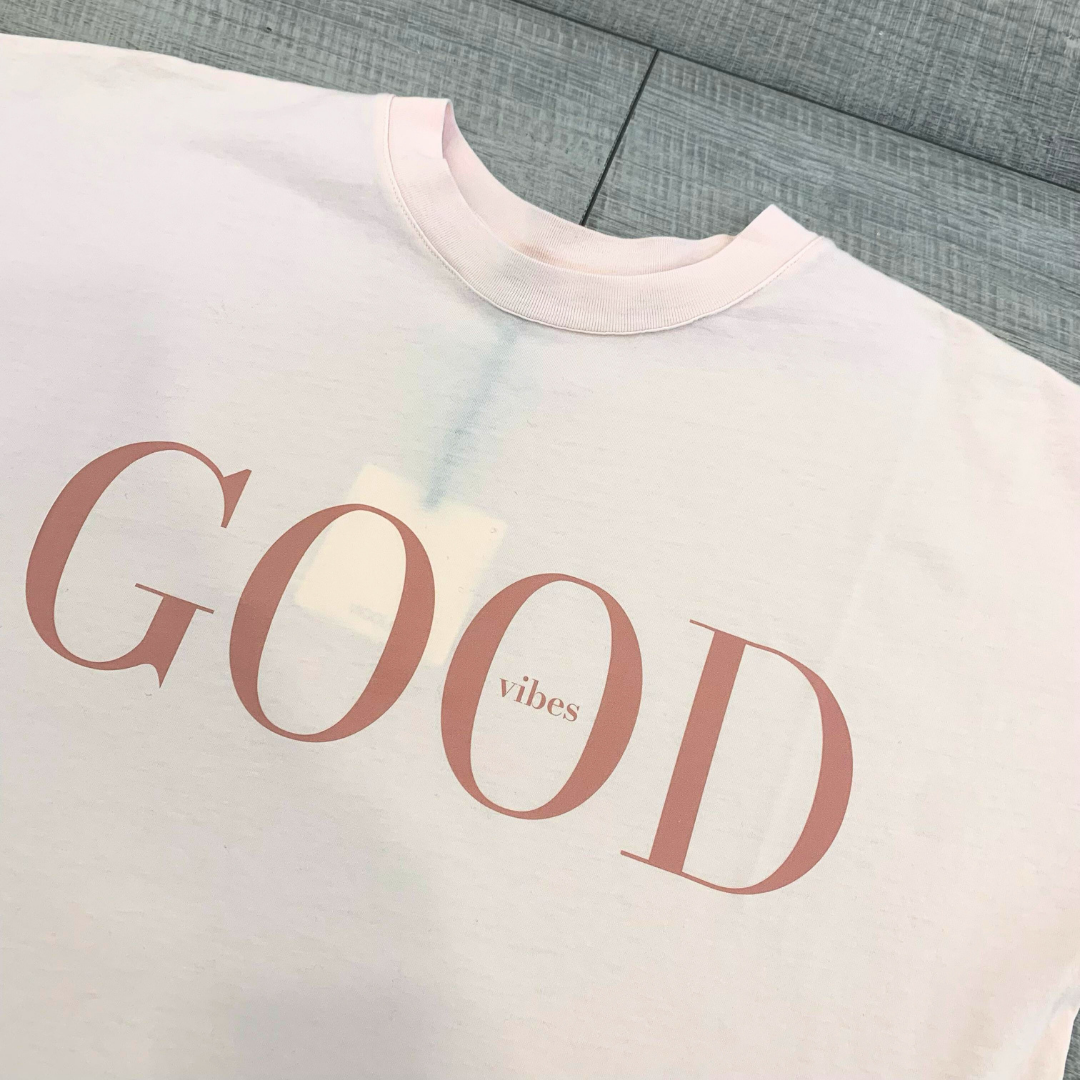 T-shirt over "Good vibes" blu Vicolo